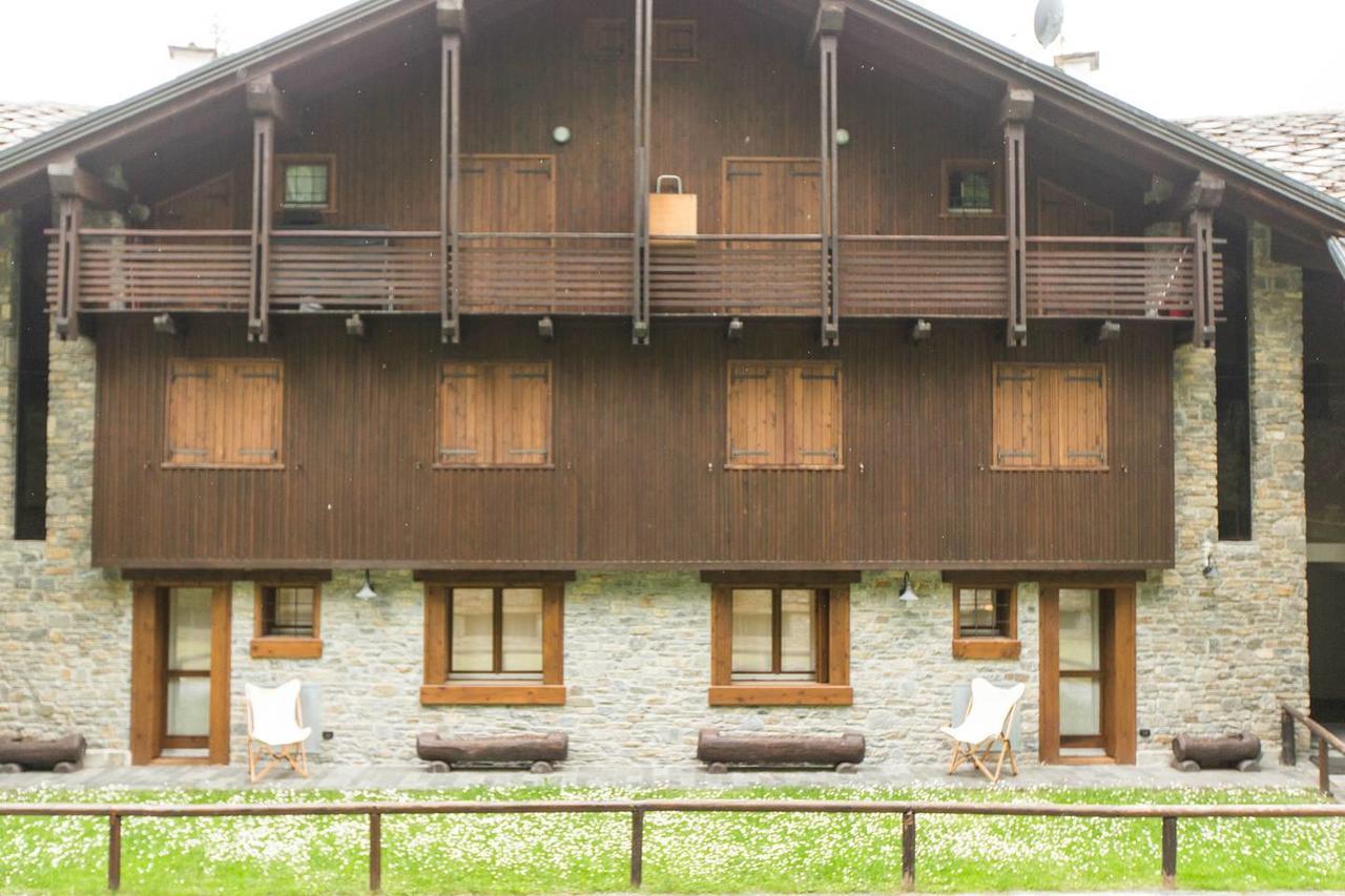 Joivy Superb Apartments For 6 With Mountain View And Garden In Courmayeur Bagian luar foto