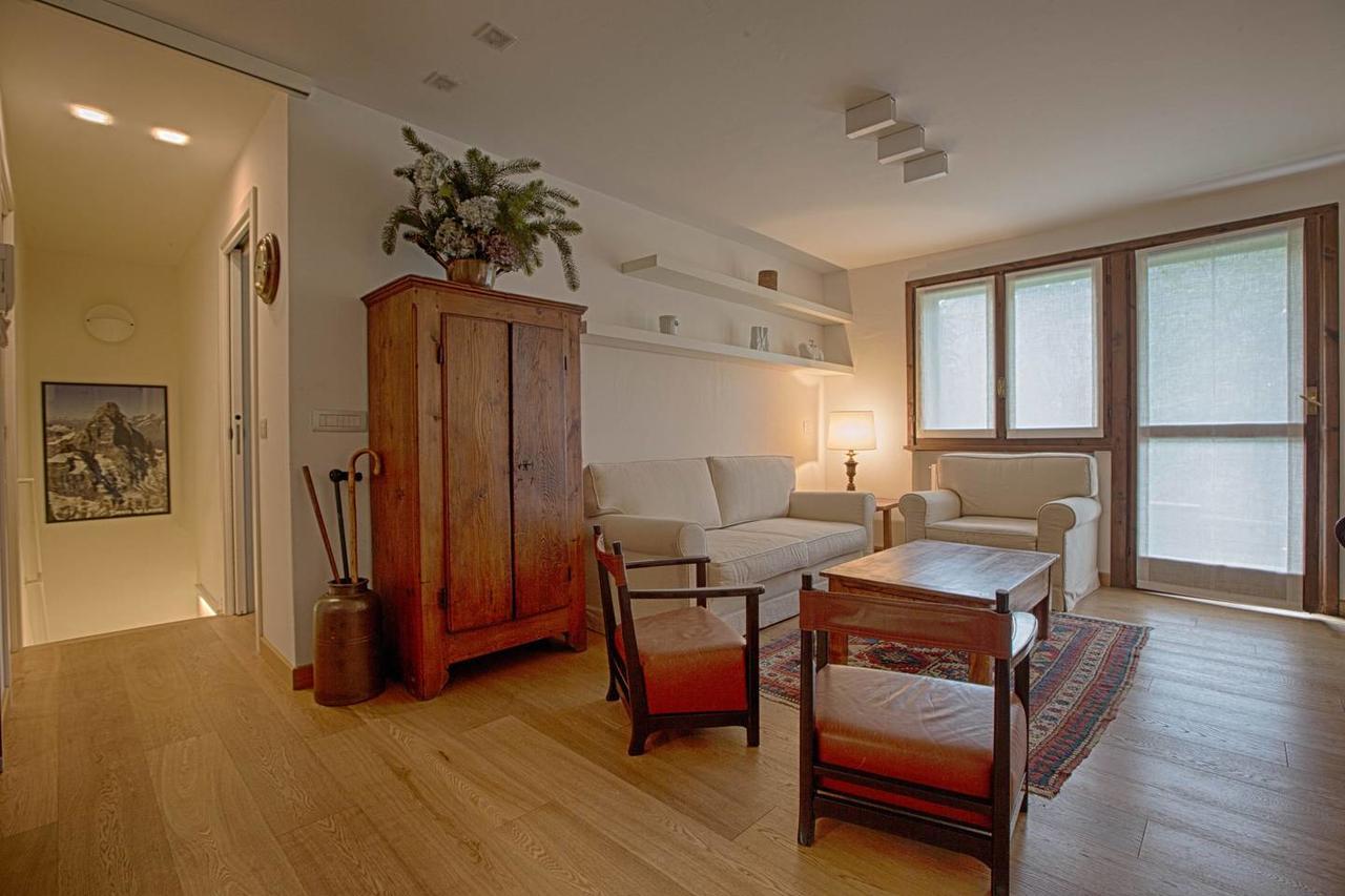 Joivy Superb Apartments For 6 With Mountain View And Garden In Courmayeur Bagian luar foto