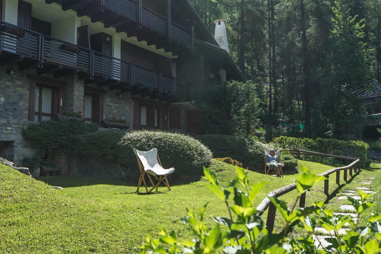 Joivy Superb Apartments For 6 With Mountain View And Garden In Courmayeur Bagian luar foto