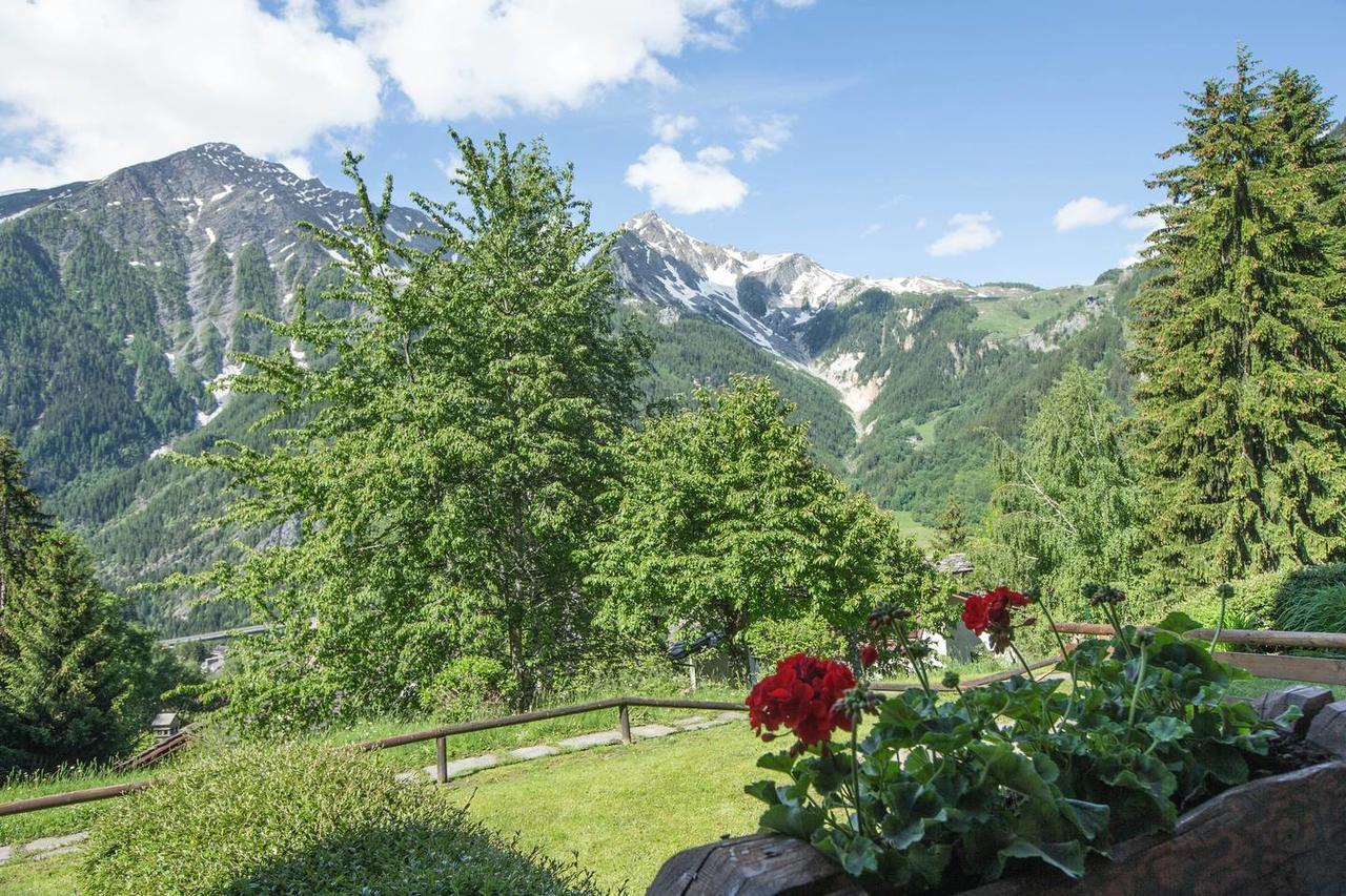 Joivy Superb Apartments For 6 With Mountain View And Garden In Courmayeur Bagian luar foto
