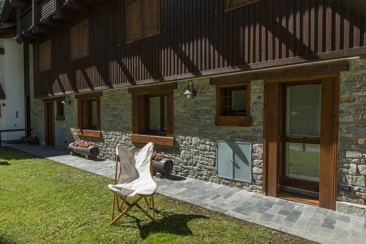 Joivy Superb Apartments For 6 With Mountain View And Garden In Courmayeur Bagian luar foto